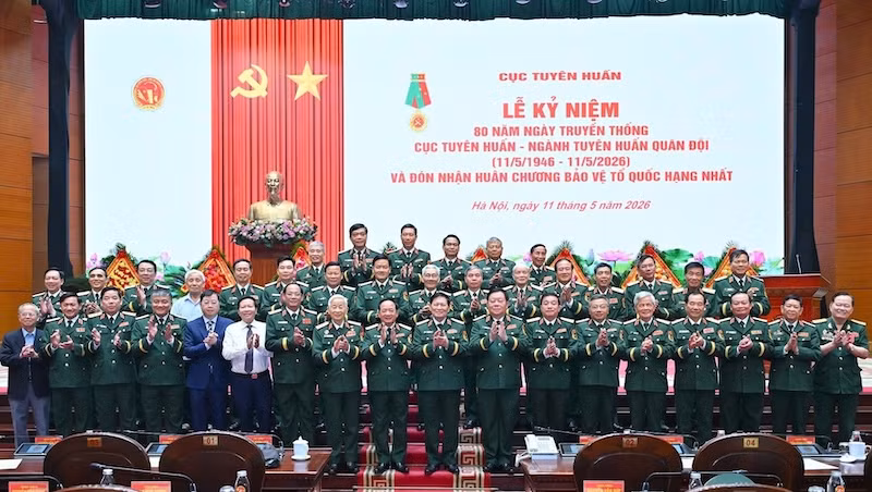 Cục Tuyên huấn đón nhận Huân chương Bảo vệ Tổ quốc hạng Nhất -0