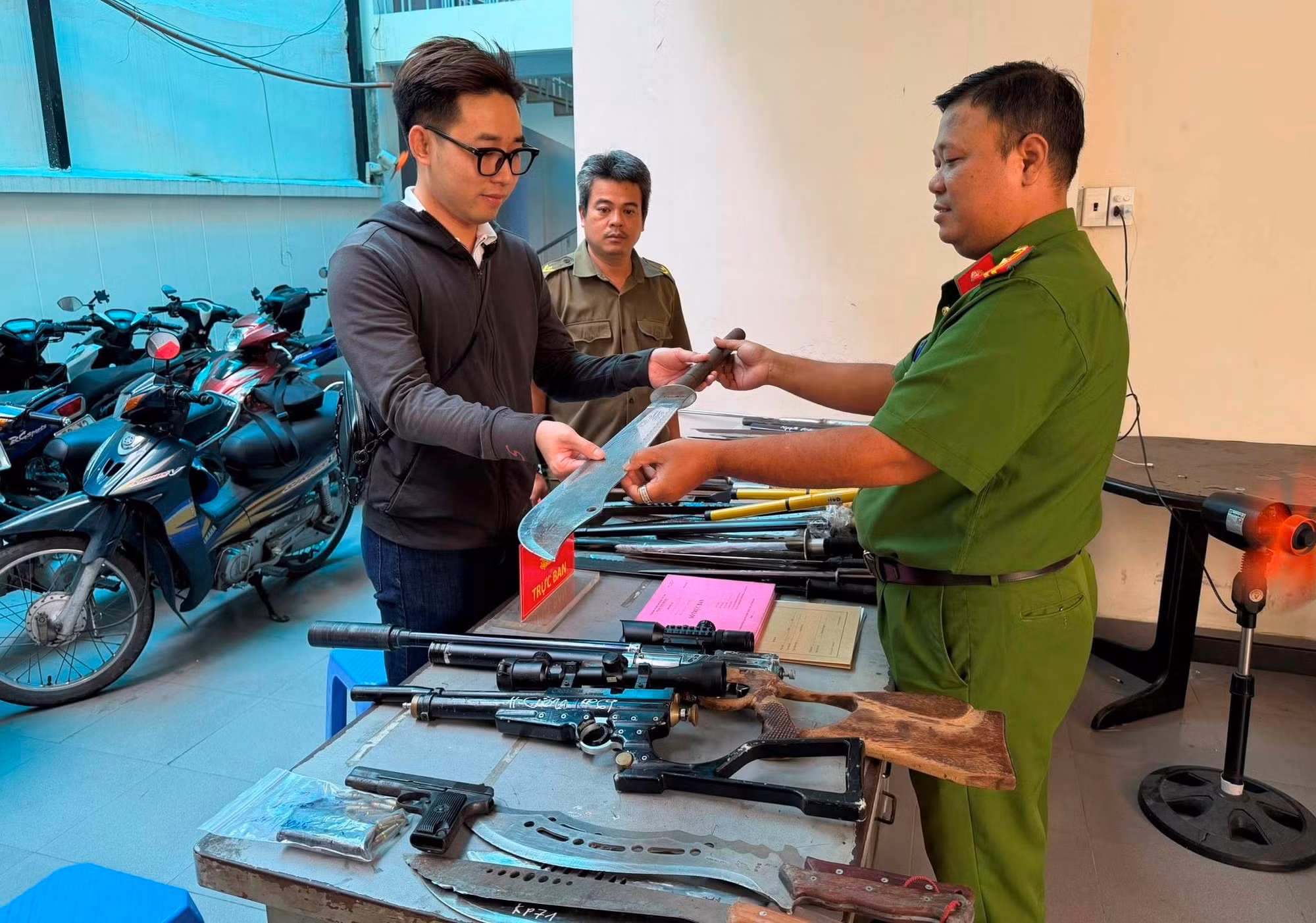 Hiệu quả từ phong trào giao nộp vũ khí tại TP Hồ Chí Minh -0
