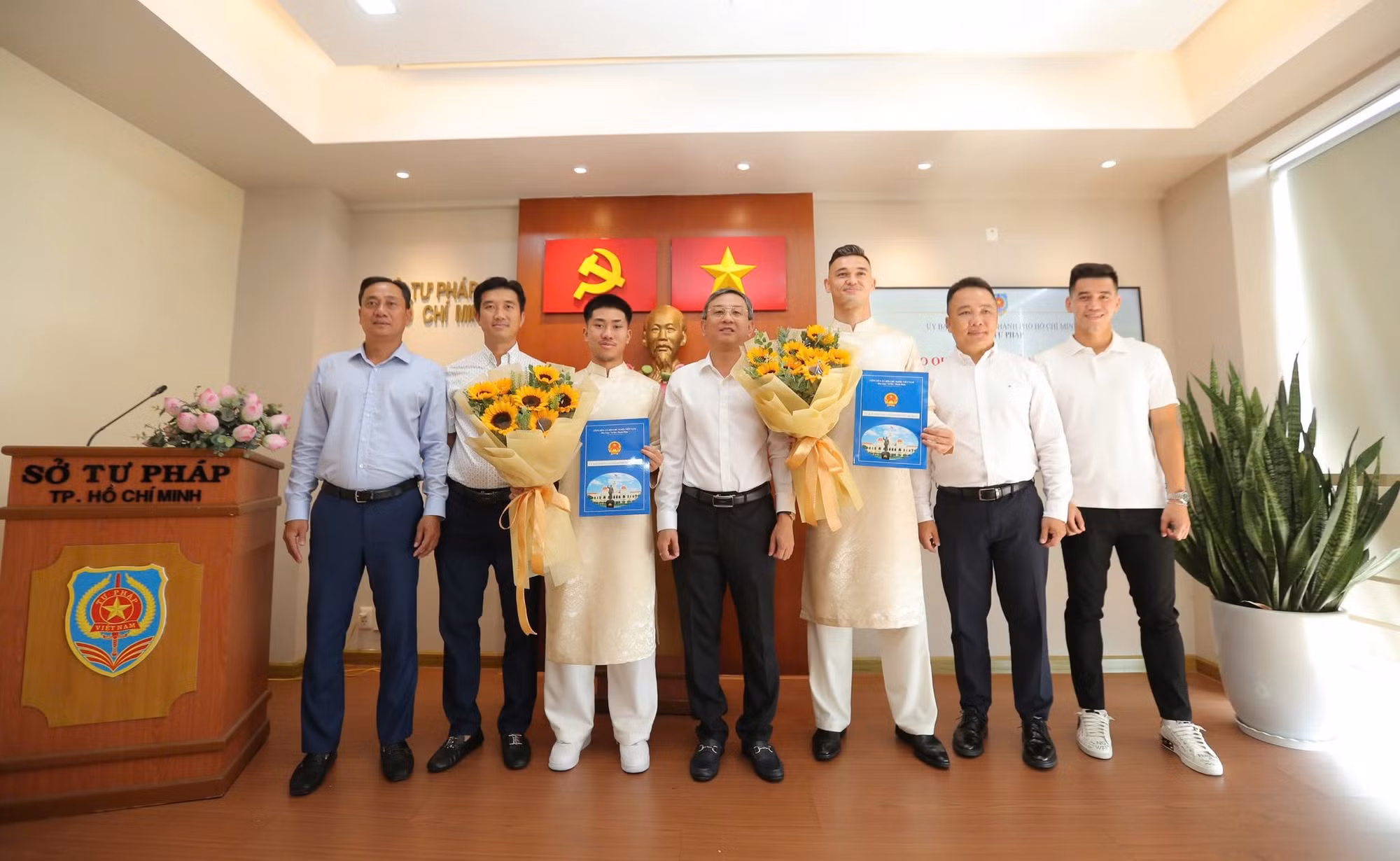 Hai cầu thủ Việt kiều Khoa Ngô và Lê Giang Patrik nhận quốc tịch Việt Nam -2