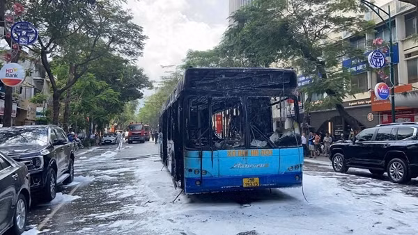 Mọi hành khách đều an toàn sau sự cố xe buýt bị cháy