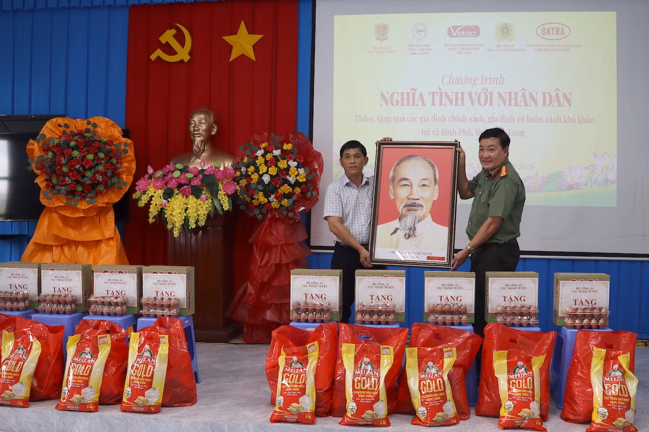 Cục Ngoại tuyến tổ chức chương trình “Nghĩa tình với nhân dân” tại tỉnh Vĩnh Long -0