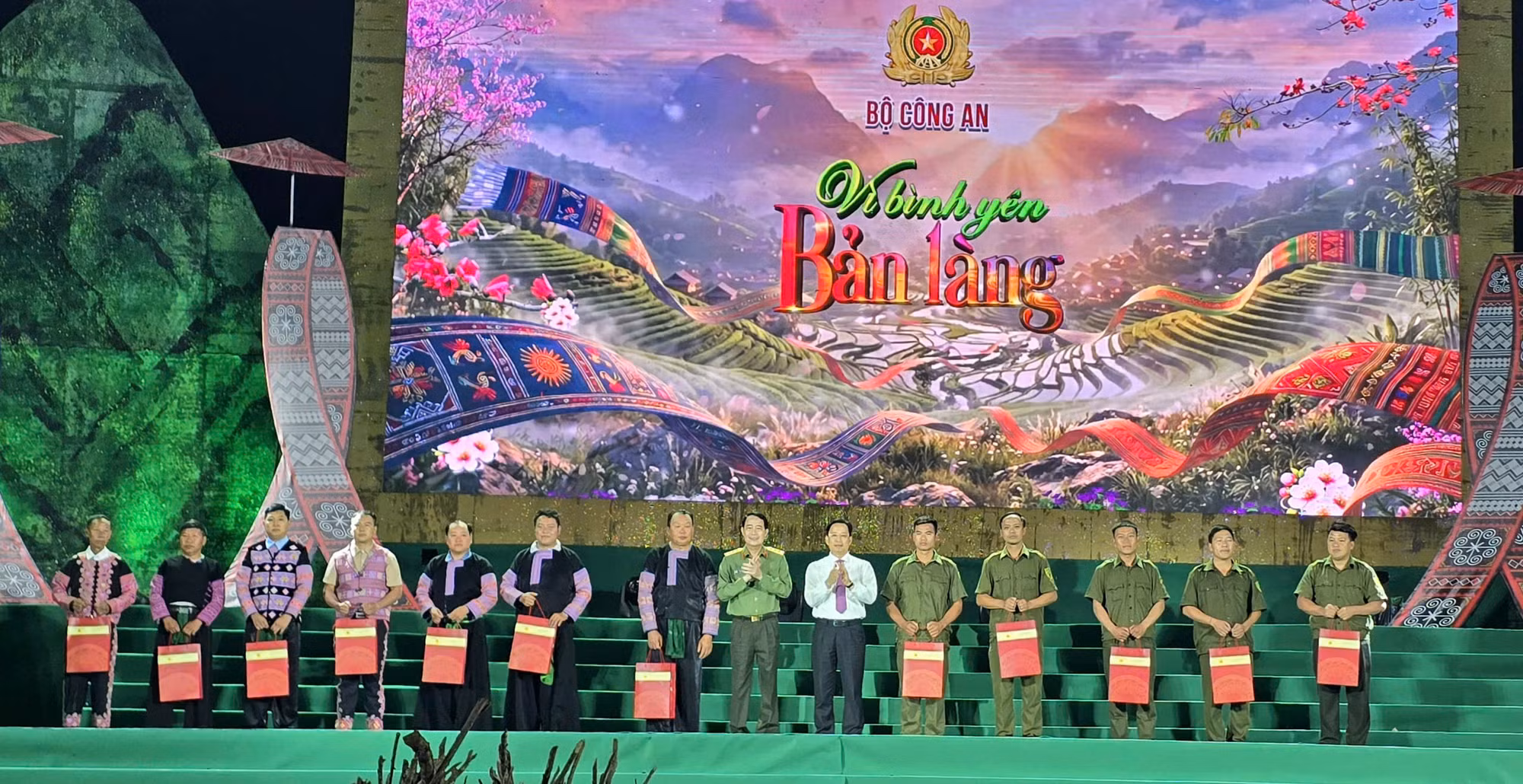 “Vì bình yên bản làng” sẽ được lan tỏa, trở thành điểm sáng trong công tác dân vận, tuyên truyền của lực lượng Công an -0
