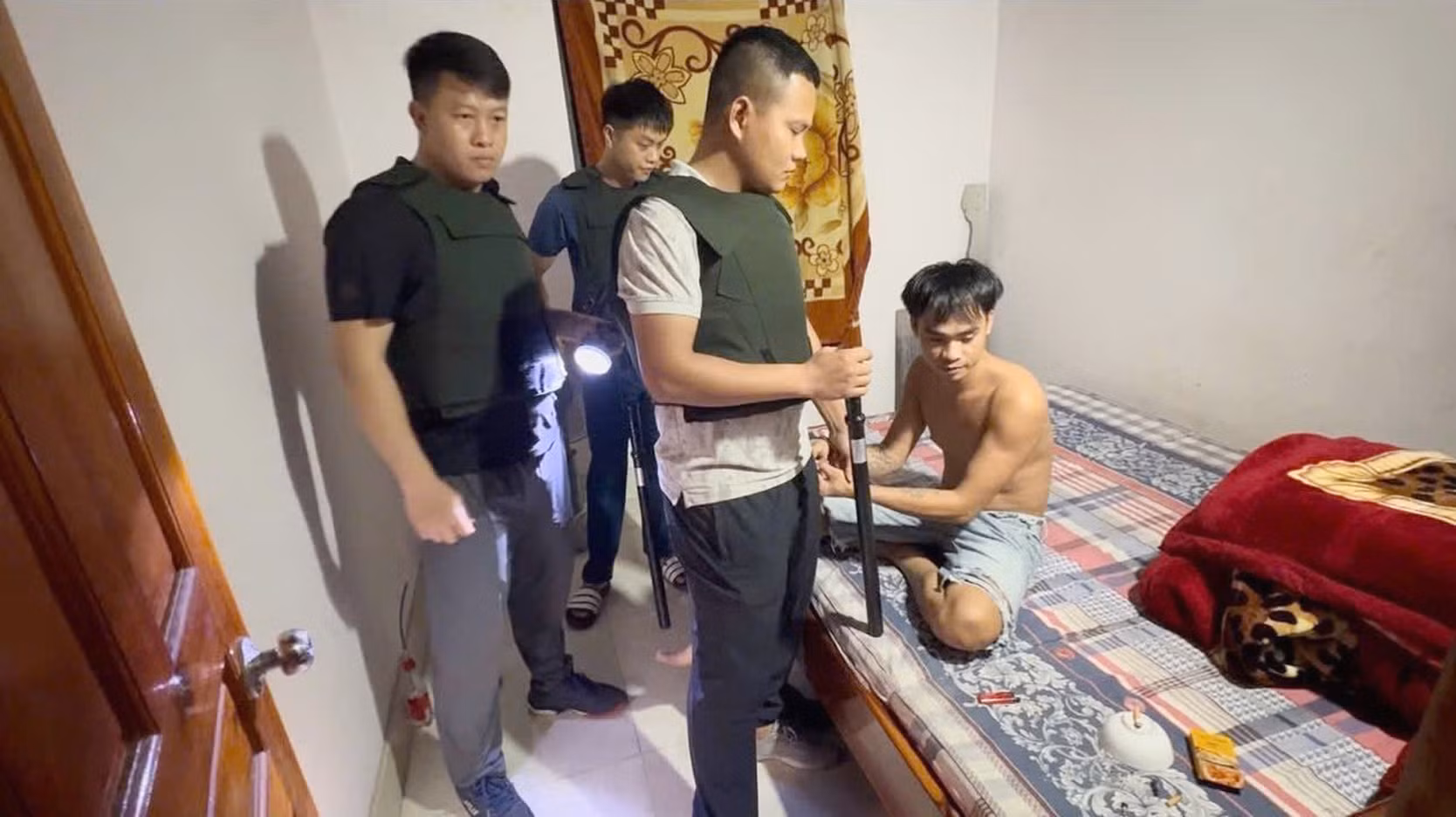 Triệt xóa “điểm nóng” ma túy trong khu dân cư ảnh 3 Triệt xóa “điểm nóng” ma túy trong khu dân cư -0