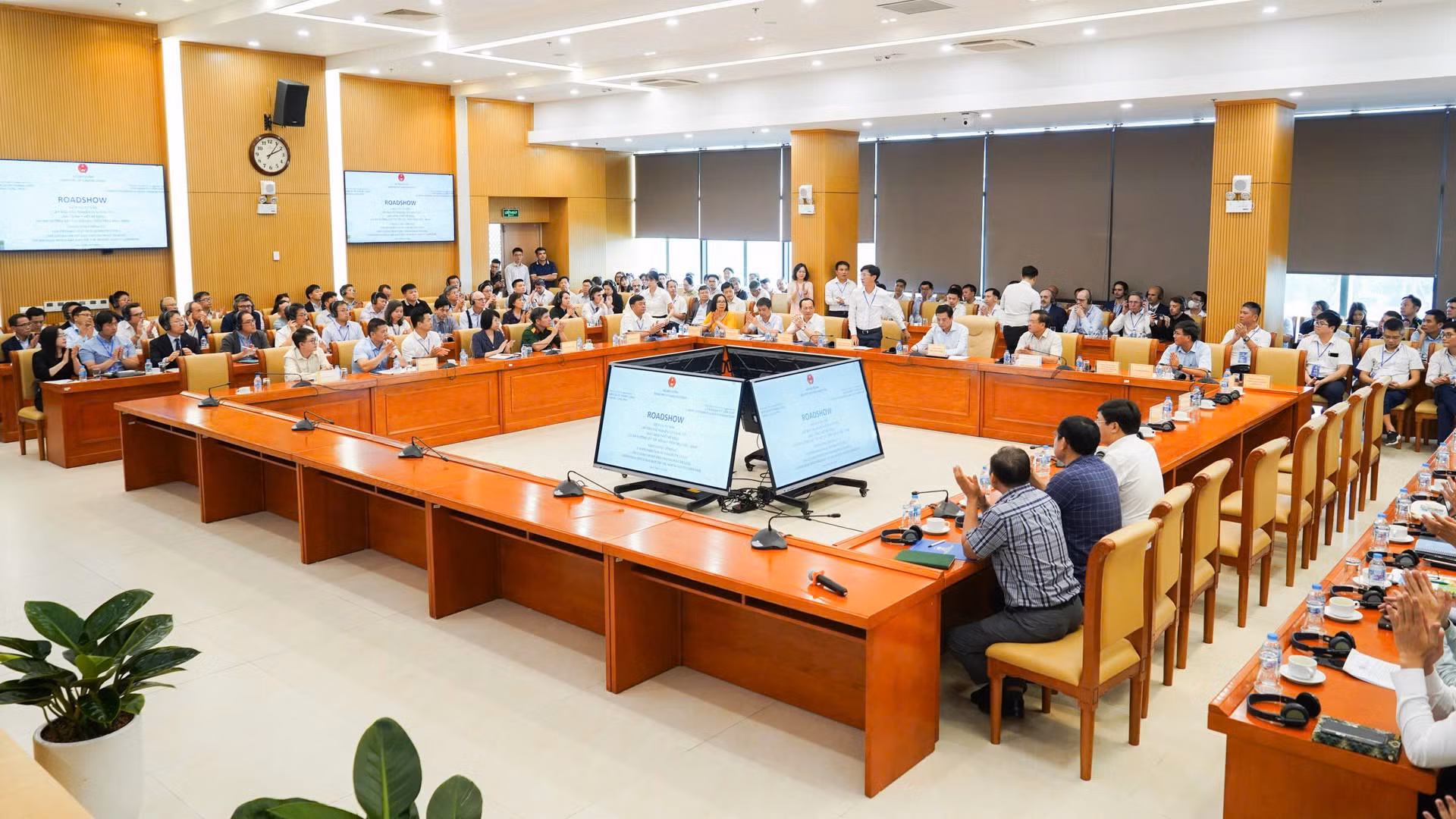 Roadshow Bộ Xây dựng “hút” các nhà tư vấn, doanh nghiệp nước ngoài -0