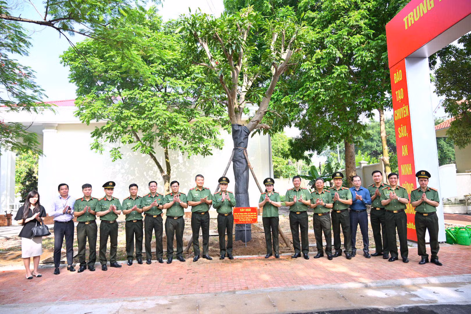 Thứ trưởng Lê Quốc Hùng: Chuẩn bị tuyệt đối an toàn công tác đào tạo, bồi dưỡng, huấn luyện lực lượng bảo đảm an ninh hàng không -0