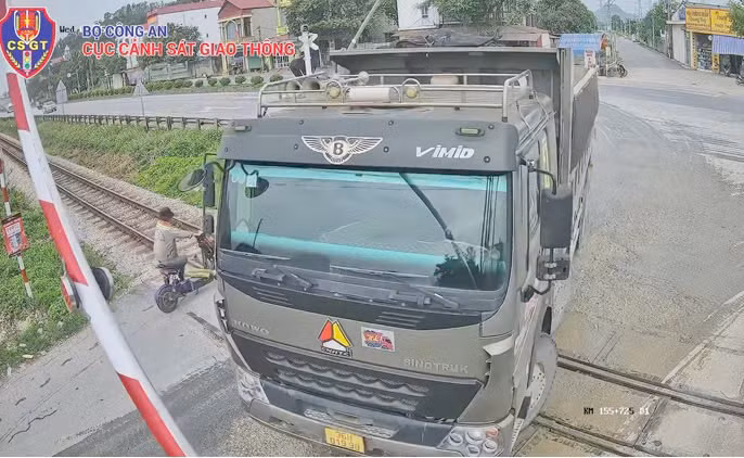 Hàng trăm trường hợp vi phạm an toàn giao thông đường sắt bị xử phạt trong một ngày -0