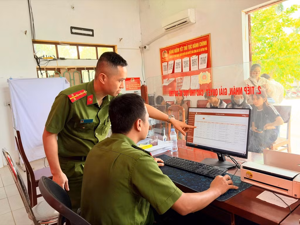 Công an xã tìm lại thân nhân cho Liệt sĩ thông qua Đề án 06 -0