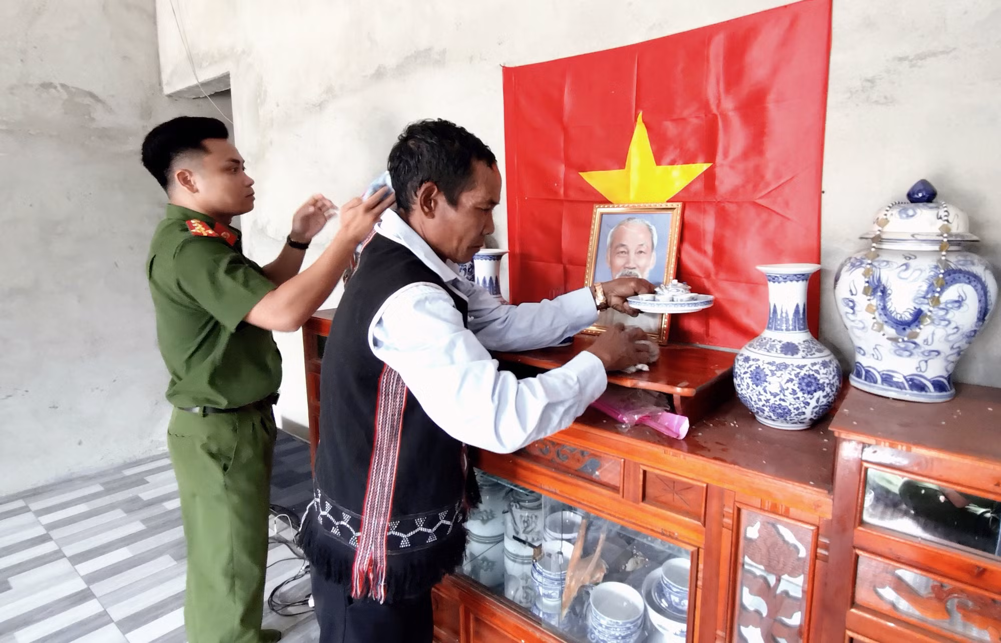 Ơn Đảng, ơn Bác Hồ - Mạch sống chảy mãi giữa đại ngàn Trường Sơn -0