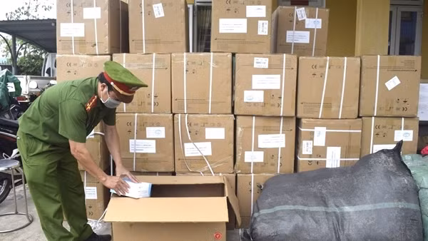 Khai báo Hải quan khống để vận chuyển kit test chưa được lưu hành ảnh 2