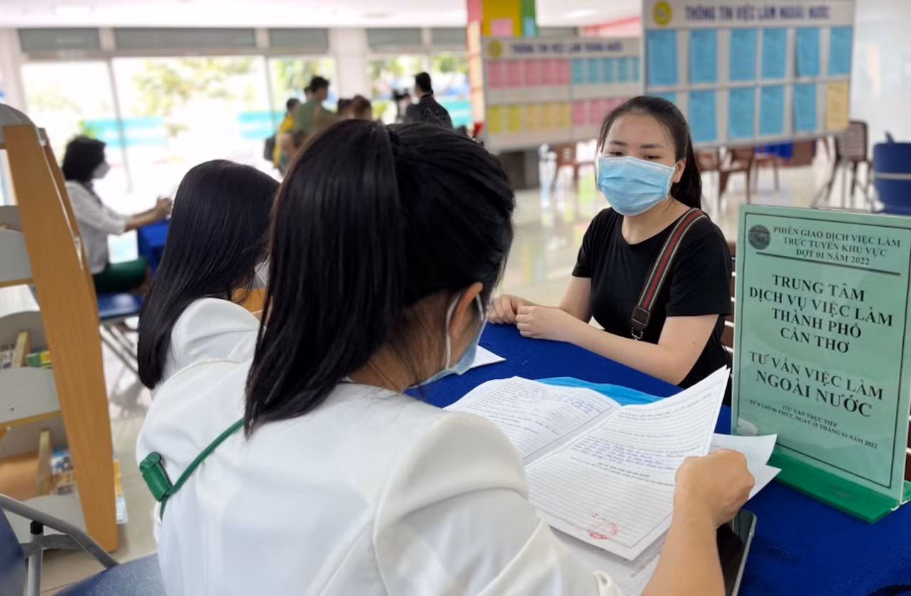 Tuyển hơn 63.000 vị trí việc làm ở miền Tây và Đông Nam bộ -0