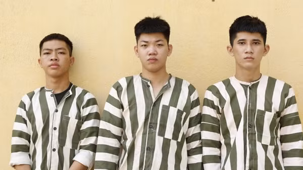 Hai nhóm thanh niên chém nhau loạn xạ trong quán nhậu "Số Dzách" ảnh 3