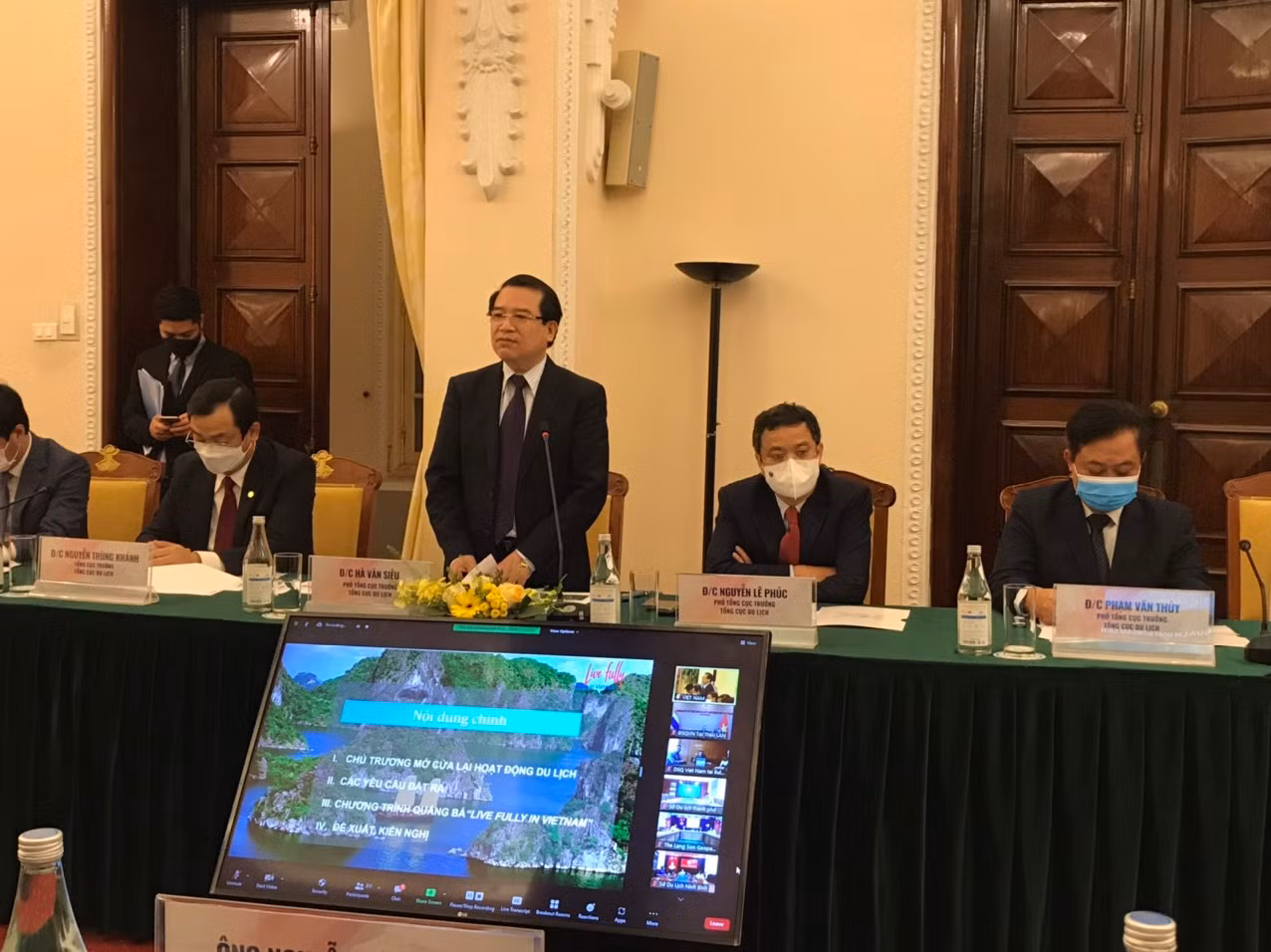 Phó Thủ tướng Vũ Đức Đam: Không phân biệt du khách Việt Nam hay nước ngoài trong kiểm soát y tế -0