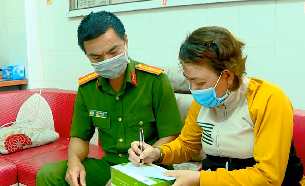 Bắt giữ lô hàng vật tư y tế không có hóa đơn chứng từ hợp pháp -0