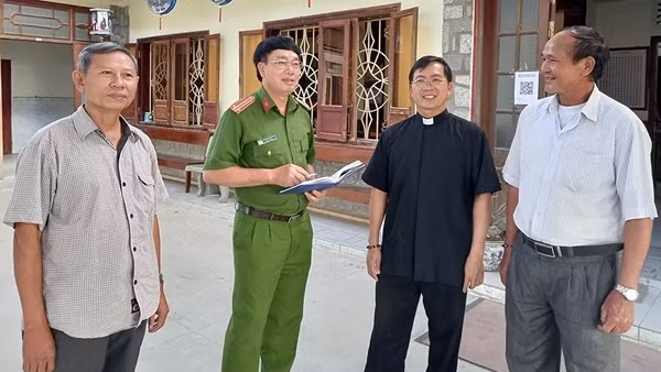 Cờ Tổ quốc, sáng đường xứ đạo ảnh 4