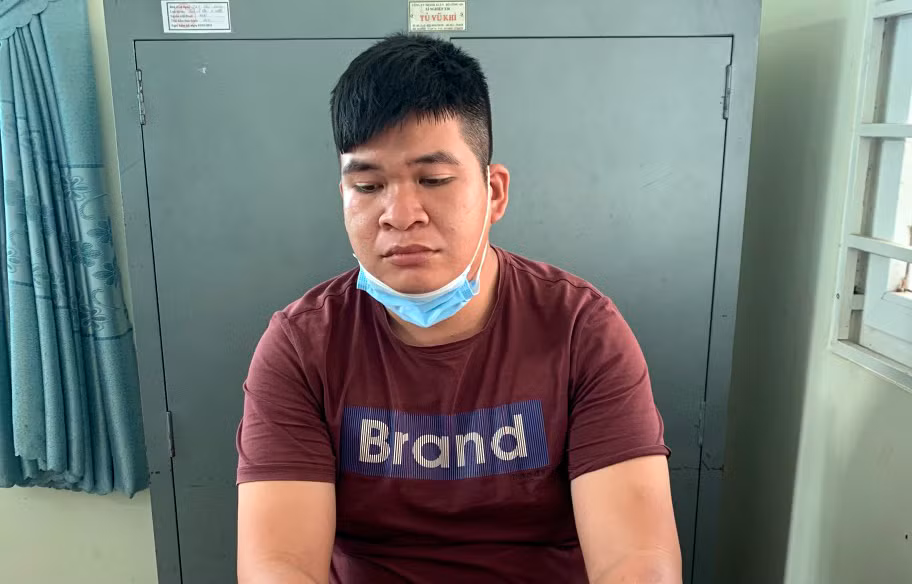Dùng xe ô tô tông xe máy để giải quyết mâu thuẫn, khiến 2 người thương vong -0