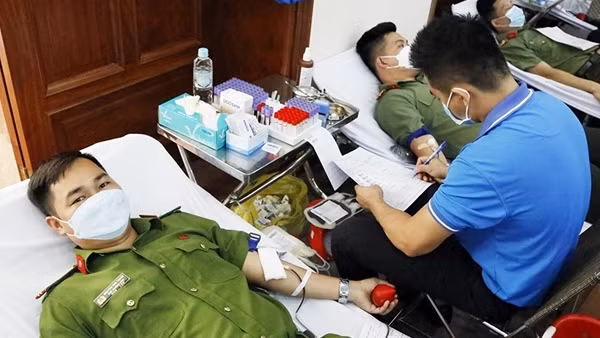 CBCS Công an Thanh Hóa hiến hơn 350 đơn vị máu ảnh 4
