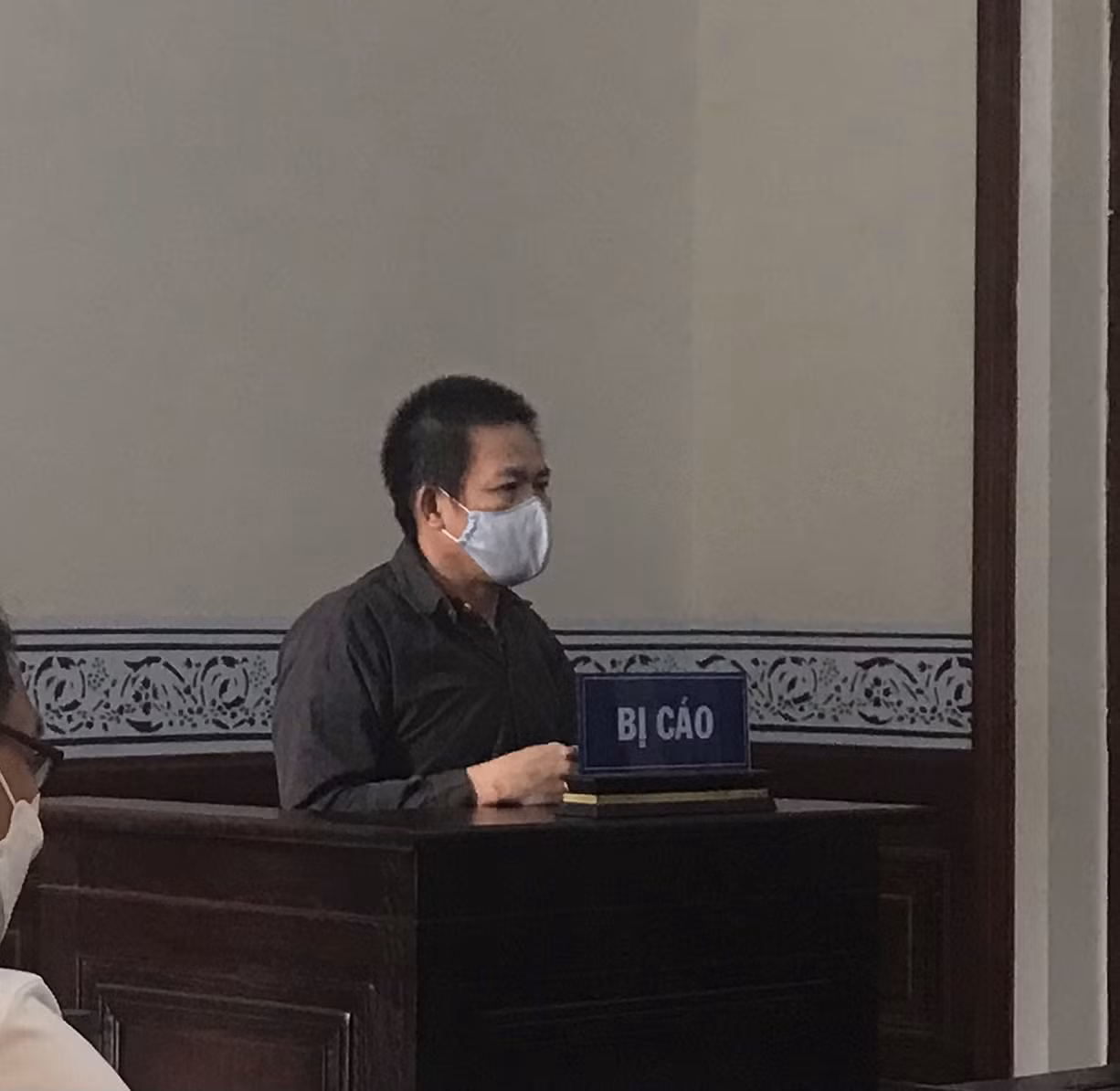 Chiếc micro oan nghiệt -0