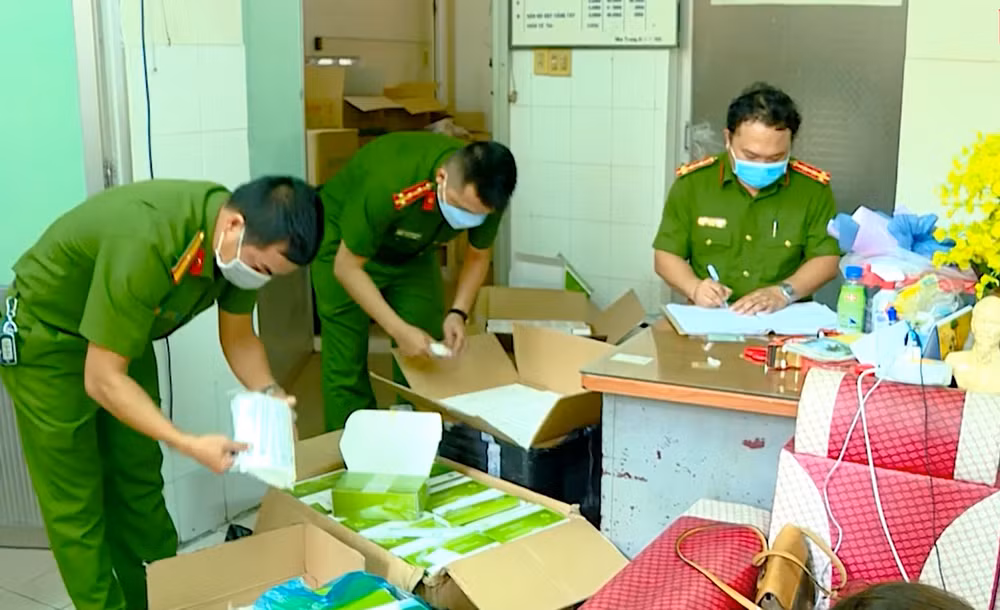 Bắt giữ lô hàng vật tư y tế không có hóa đơn chứng từ hợp pháp -0