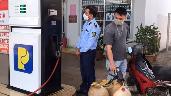 Xử lý nghiêm vi phạm trong kinh doanh, bán lẻ xăng dầu ảnh 2