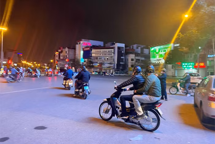 Trắng đêm cùng 141 săn “quái xế” -0