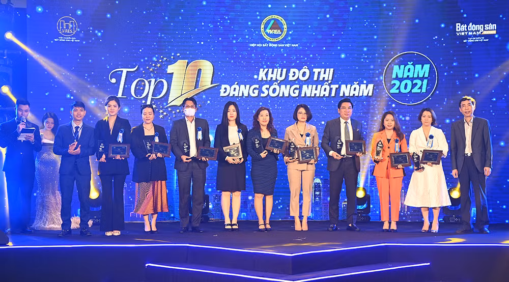 Van Phuc City nhận 2 danh hiệu Bất động sản dẫn đầu 2021 – 2022 -0