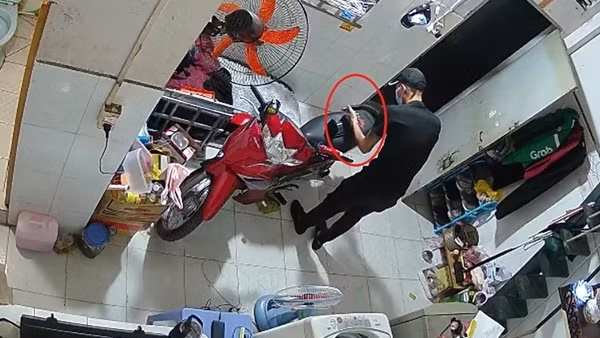 Phá khóa cửa phòng trọ rồi "ung dung" trộm tiền, xe máy