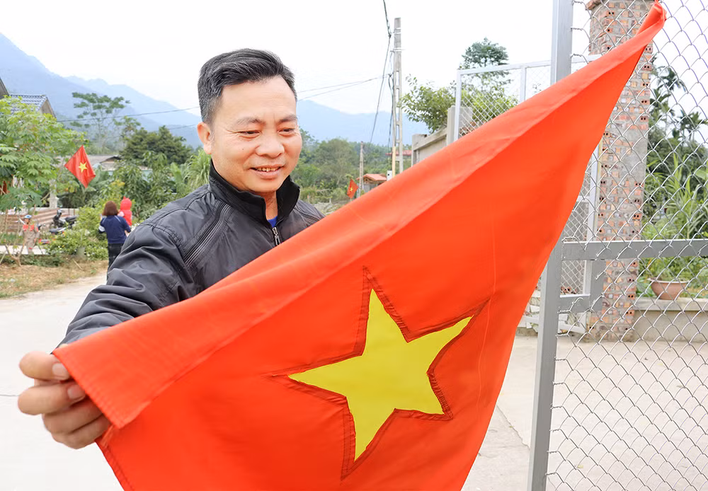 Cờ Tổ quốc, sáng đường xứ đạo -0