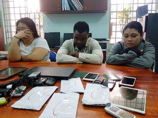 Các đối tượng tại cơ quan công an.