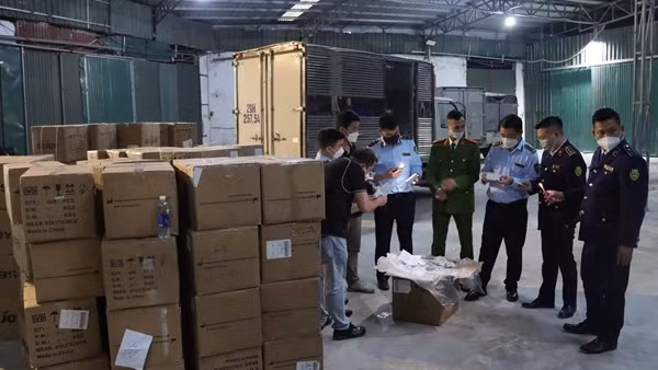 Khai báo Hải quan khống để vận chuyển kit test chưa được lưu hành ảnh 3
