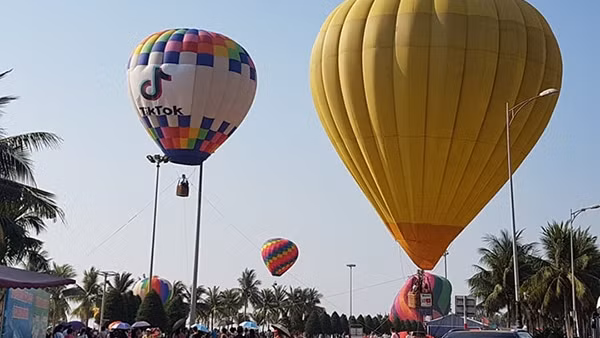 22 khinh khí cầu chào đón du khách trở lại Thủ đô ảnh 2