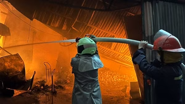 Xe khách bất ngờ bốc cháy khi đang vào bến ảnh 3