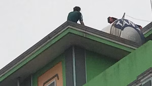 Người đàn ông tử vong trên hàng rào chung cư ảnh 2