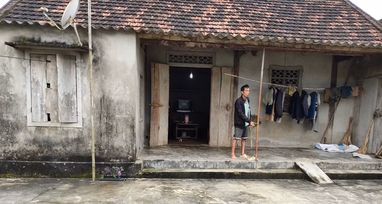  Phát hiện người đàn ông tử vong trong nhà hàng xóm với nhiều vết dao đâm -0
