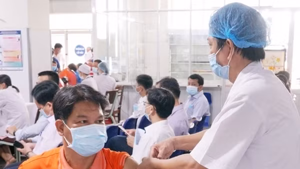 Bộ Y tế: F0 trong thời gian cách ly không được ra khỏi nhà ảnh 2