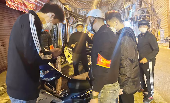 Trắng đêm cùng 141 săn “quái xế” -0