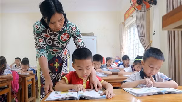 Giá sách giáo khoa mới cao gấp 2-3 lần do đâu? ảnh 2