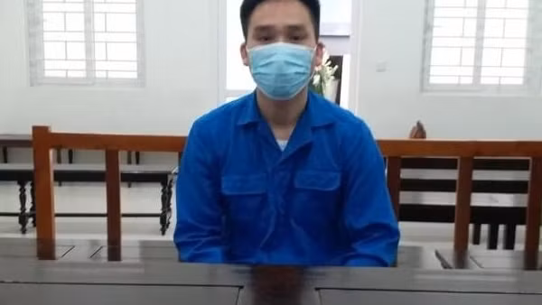 Giám đốc chiếm đoạt hơn 1 tỷ đồng bằng mánh lừa "chạy" các loại giấy phép
