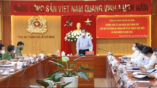 Công an TP Hồ Chí Minh thực hiện tốt "nhiệm vụ kép"