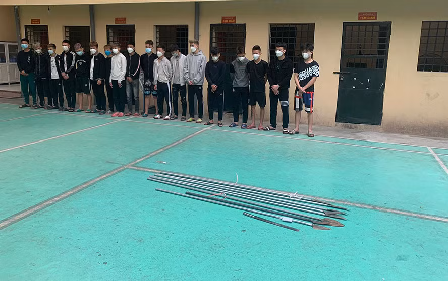 Vây bắt hai nhóm thanh niên mang hung khí giải quyết mâu thuẫn -0