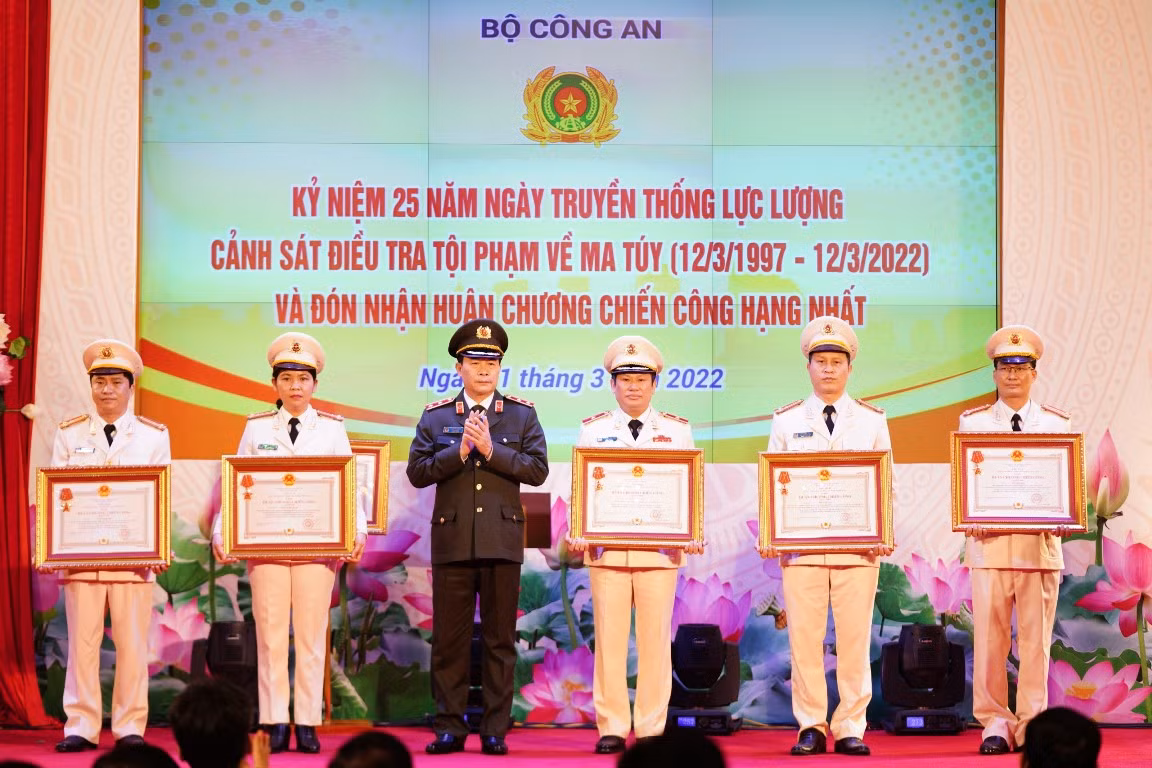 Đấu tranh không khoan nhượng với tội phạm ma tuý -0
