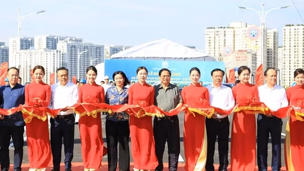 Khánh thành cầu Vĩnh Tuy giai đoạn 2, Thủ tướng biểu dương dự án “vượt tiến độ, không đội vốn”