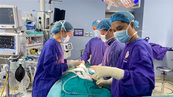Tiêm filler để trẻ hóa, cô gái 26 tuổi bị hoại tử má