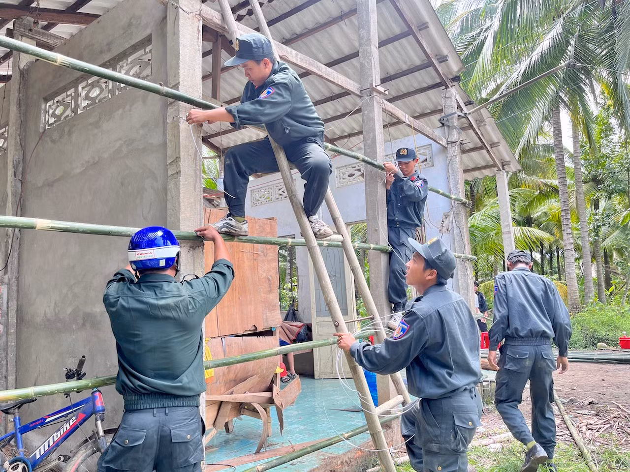 Hành quân dã ngoại, ấm áp tình quân dân -0