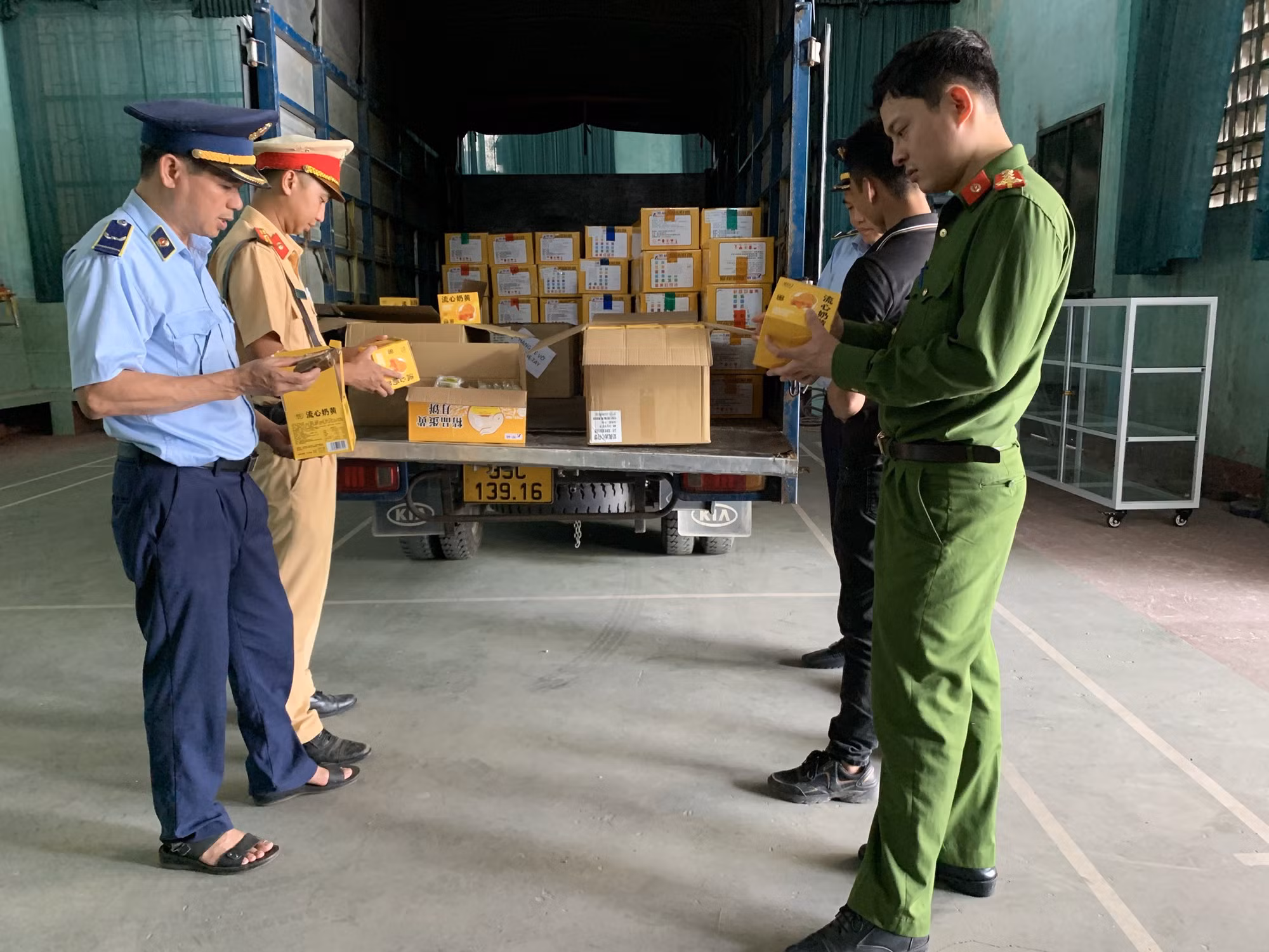 Ngăn chặn trên 1.000 bánh trung thu nhập lậu lưu thông trên thị trường -0