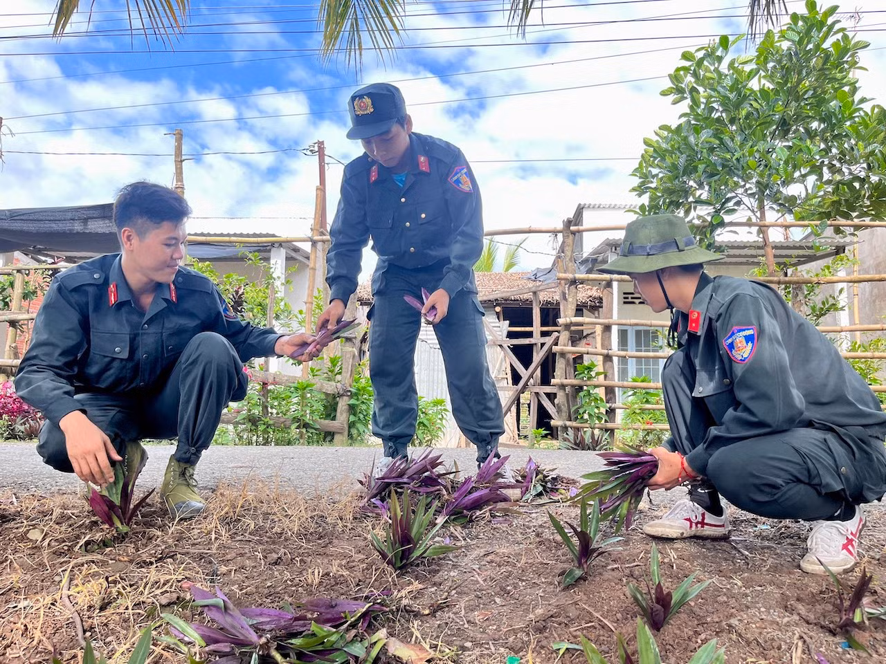 Hành quân dã ngoại, ấm áp tình quân dân -0