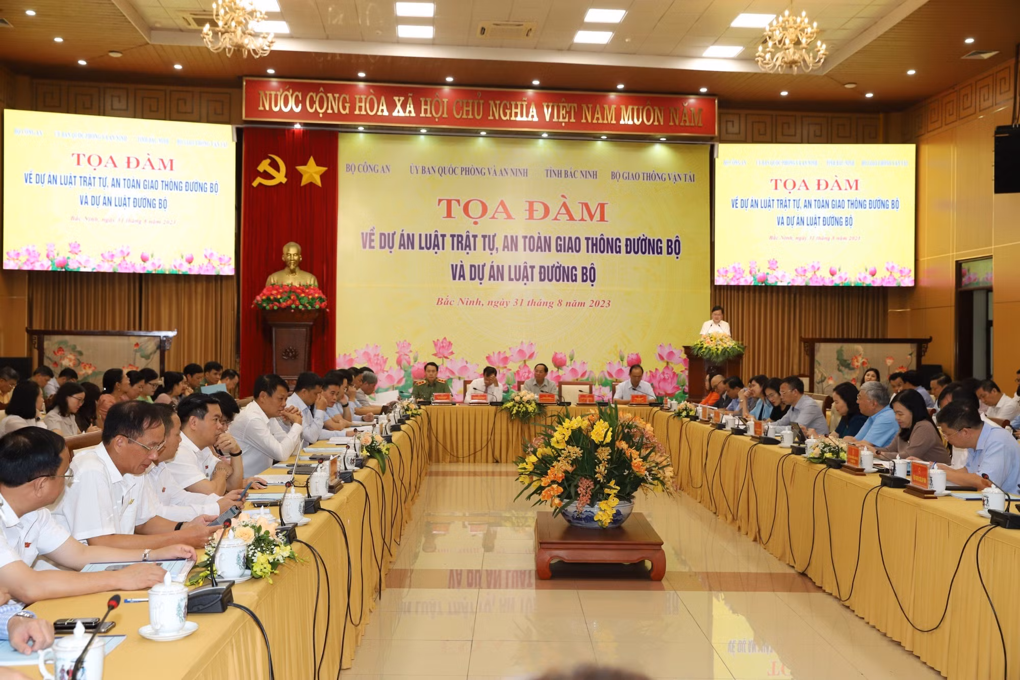 toạ đàm.jpg -0