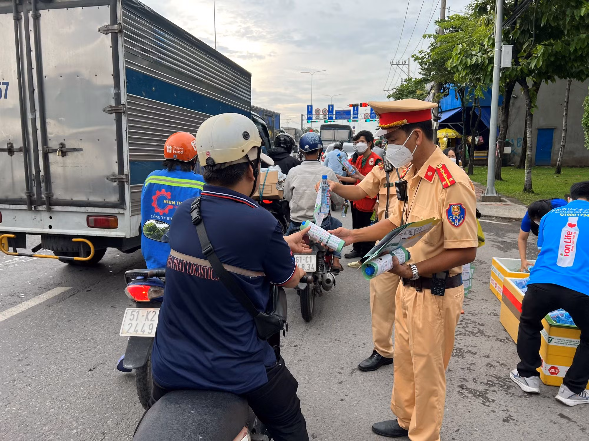Ra quân đảm bảo an toàn cho người dân về quê nghỉ lễ Quốc khánh -0