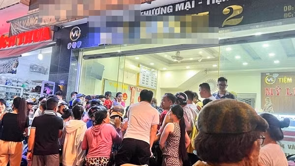Tạm giữ thanh niên có dấu hiệu bị tâm thần cướp tiệm vàng