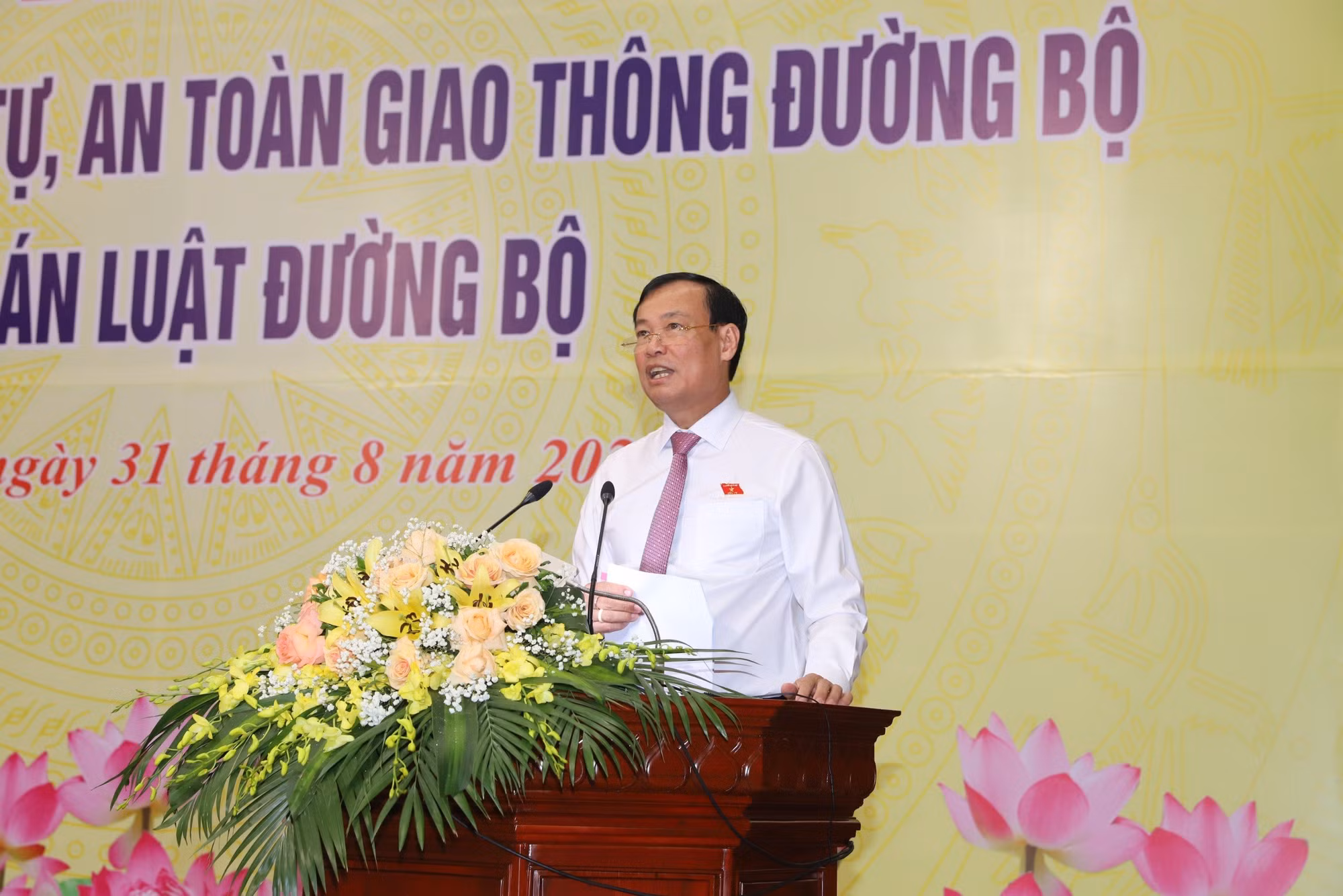 tới.jpg -0