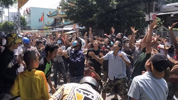 Hàng trăm người tham gia "giật cô hồn" gây náo loạn đường phố ở Bạc Liêu